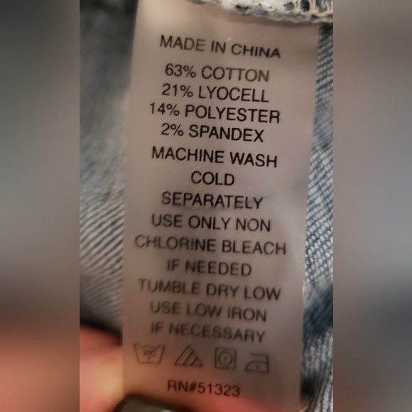 Two by Vince Camuto Jeans Size 14 Stretch Hi Rise Frayed Hem Fading Whiskering - Picture 11 of 13